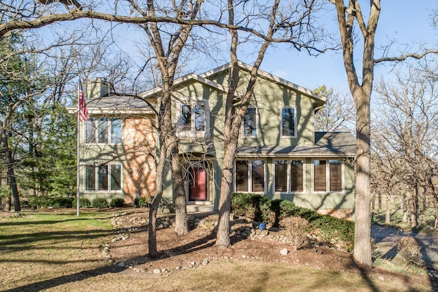 view of front facade featuring a front lawn