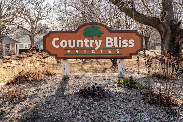 view of community / neighborhood sign