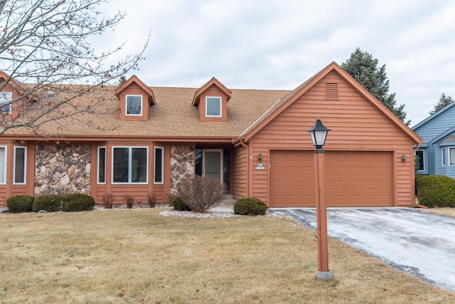 view of front of house featuring a garage and a front yard