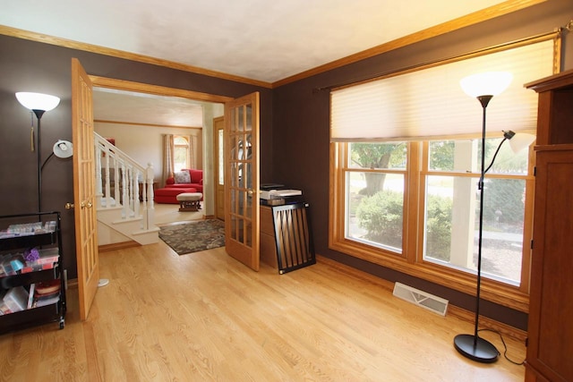 entrance foyer featuring light hardwood / wood-style flooring and crown molding