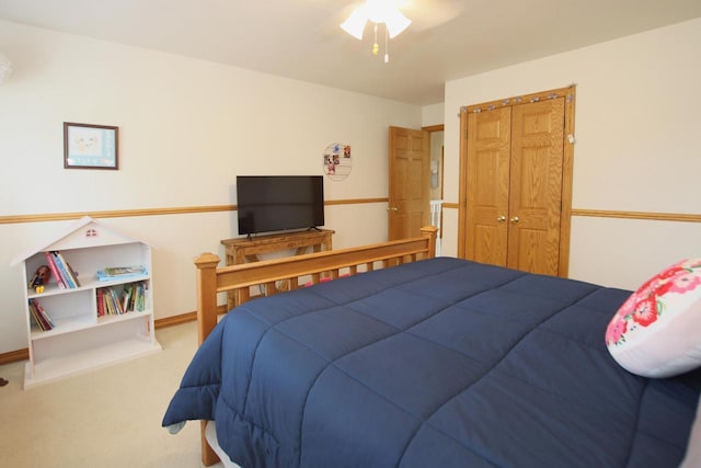 bedroom featuring ceiling fan and carpet