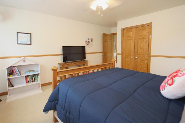 bedroom featuring ceiling fan and carpet