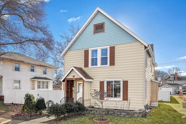 view of front of home featuring a front lawn