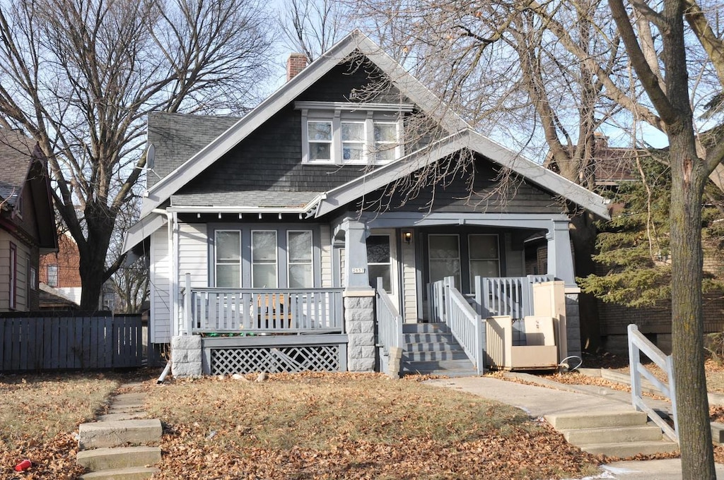 view of front of property featuring covered porch