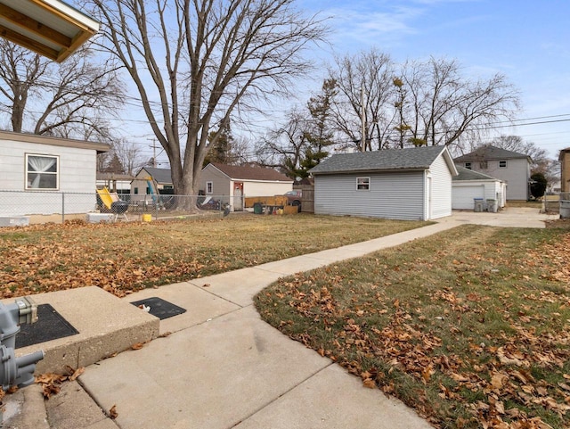 view of yard with an outdoor structure and a garage