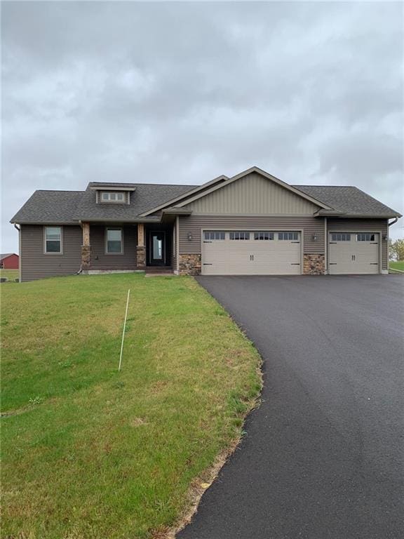 view of front facade with a garage and a front yard