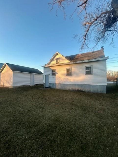 view of side of property featuring a yard