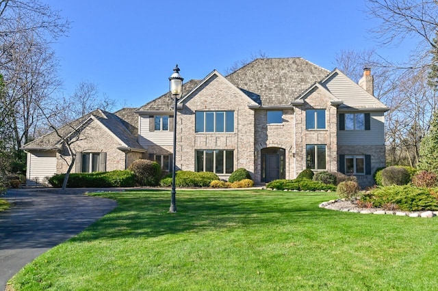 view of front of house with a front lawn