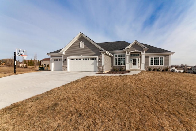 view of front of property featuring a garage and a front yard