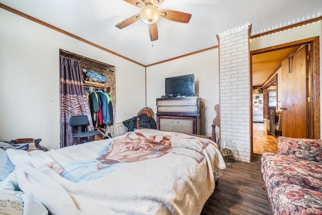 bedroom featuring ceiling fan, dark hardwood / wood-style floors, stainless steel fridge, a closet, and ornamental molding