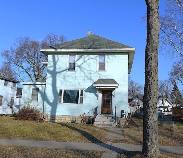 view of front of property with a front yard