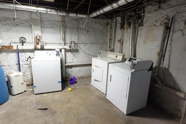 basement featuring independent washer and dryer