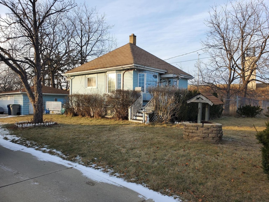 view of front of home with a front yard