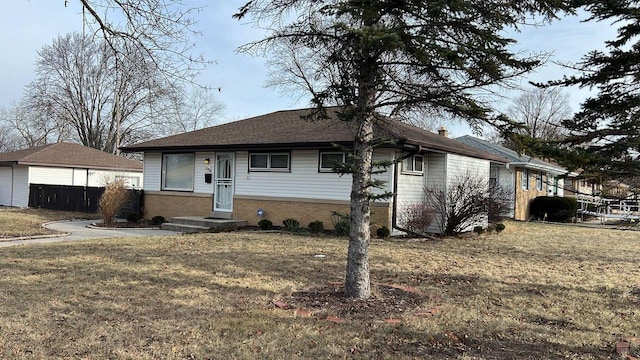 single story home featuring a front lawn