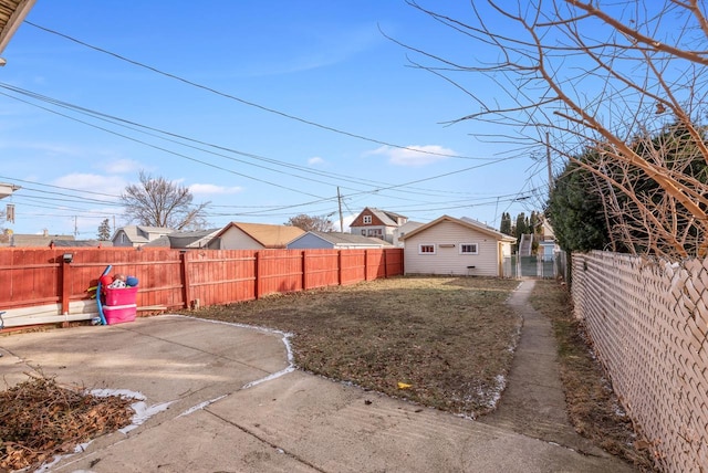 view of yard featuring a patio