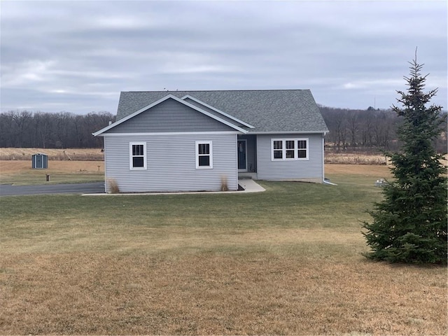 view of front of home with a front lawn