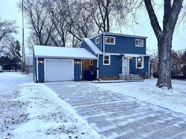 view of front property featuring a garage