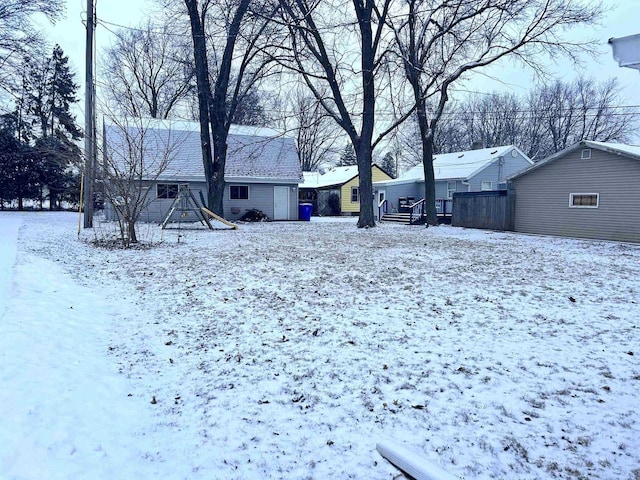 view of yard layered in snow