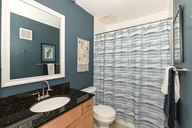 bathroom featuring a shower with curtain, vanity, and toilet