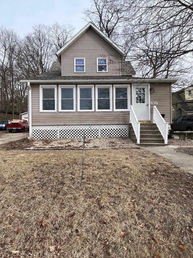 view of front of home with a front yard