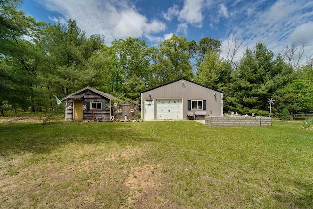 view of yard with an outbuilding and a garage