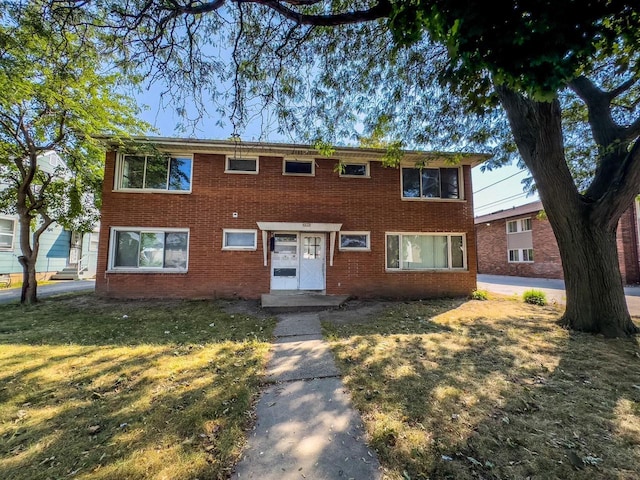 view of front of house featuring a front yard