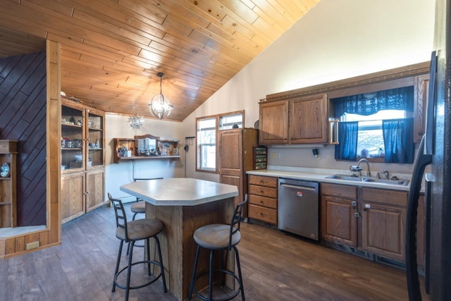 kitchen with dishwasher, lofted ceiling, an inviting chandelier, sink, and a kitchen island