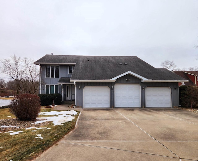 view of front facade with a garage