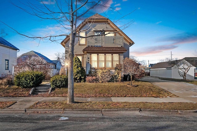 view of front of house with a balcony