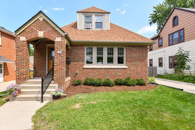 view of front of house with a front lawn