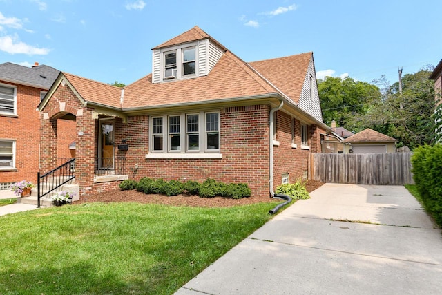 view of front of property featuring a front lawn