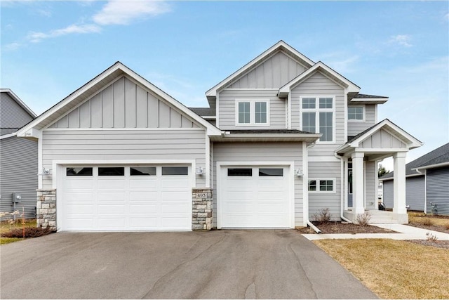 craftsman house featuring a garage