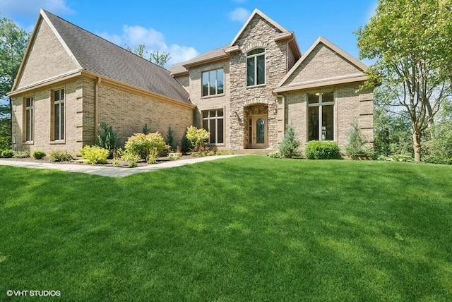 view of front of property with a front yard