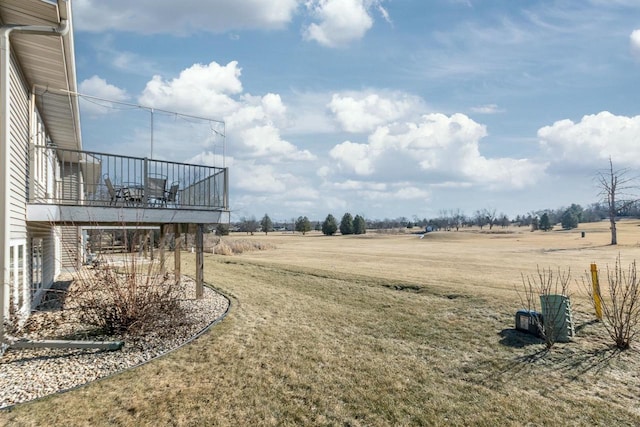 view of yard featuring a rural view