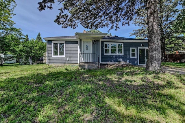 view of front facade with a front lawn