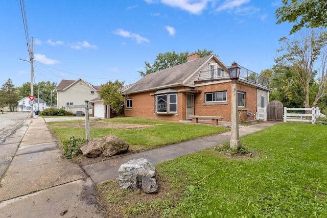 view of front of house featuring a front lawn