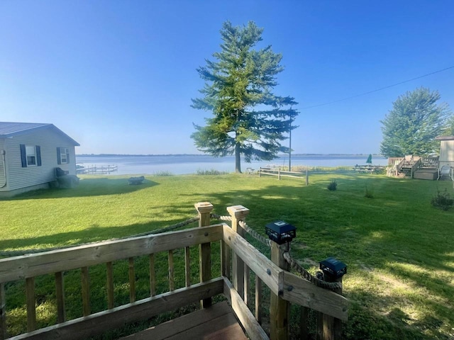 view of yard featuring a water view