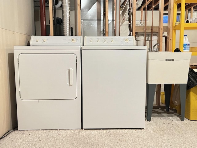 laundry area with sink and independent washer and dryer