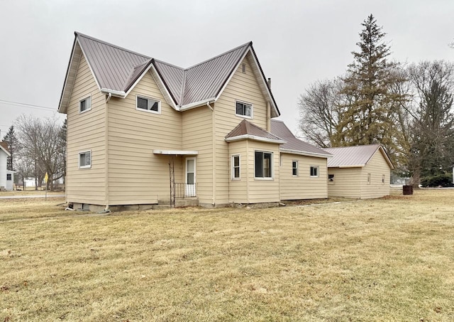 back of house featuring a yard