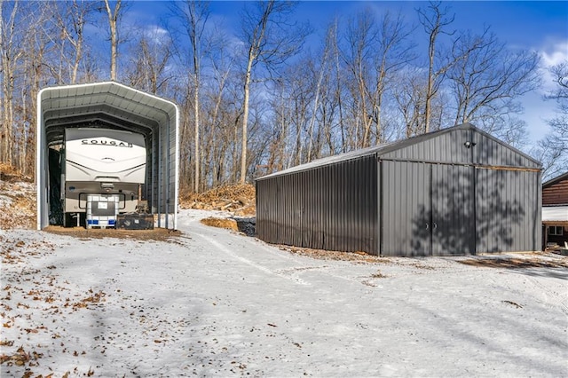 exterior space featuring an outbuilding