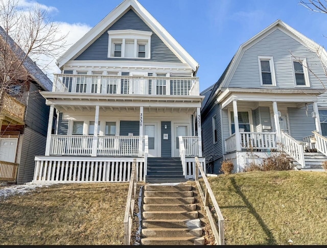 view of front of property featuring a porch and a front yard