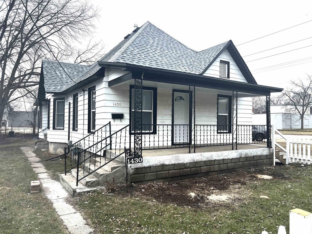 view of front of home featuring a porch