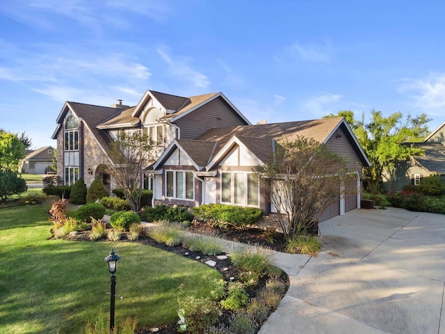 view of front of house featuring a front lawn