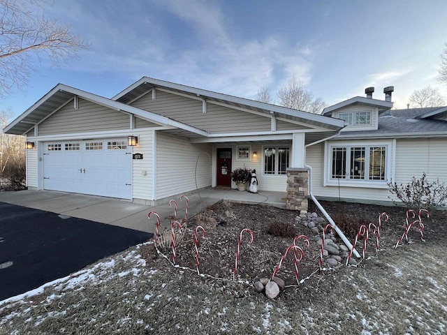 view of front facade featuring a garage