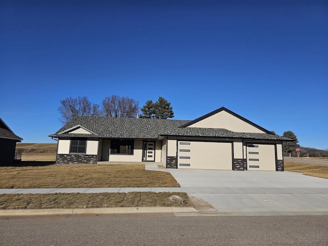 view of front facade featuring a garage and a front lawn