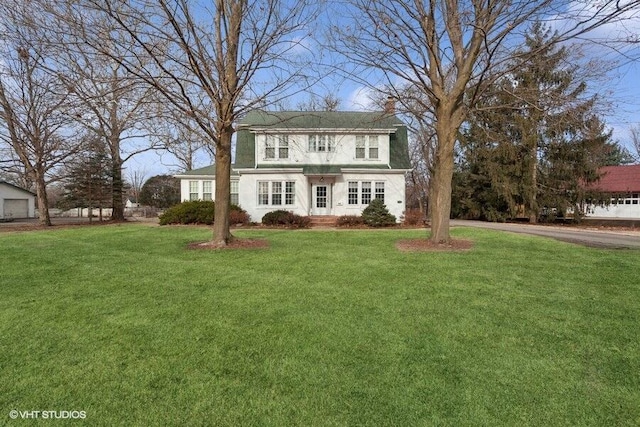 view of front of property with a front yard