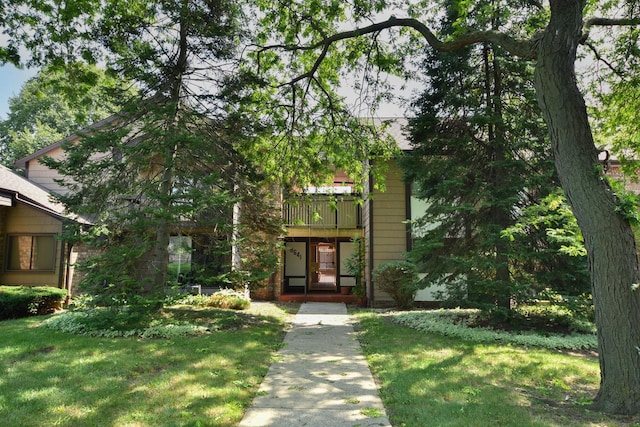 view of front of house featuring a front yard