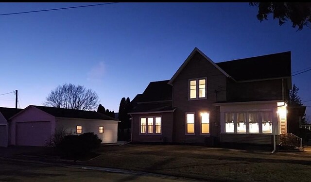 616 Elk St, Sabula, IA 52070 - view of front of property with a garage