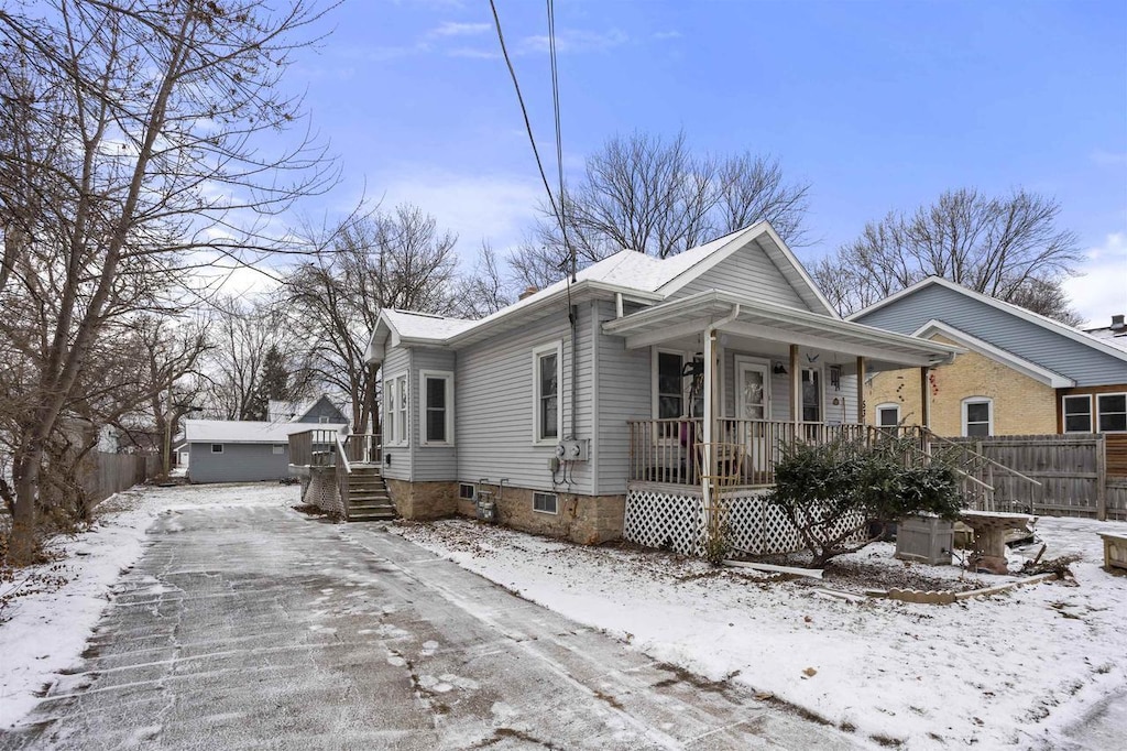 view of front of house featuring covered porch