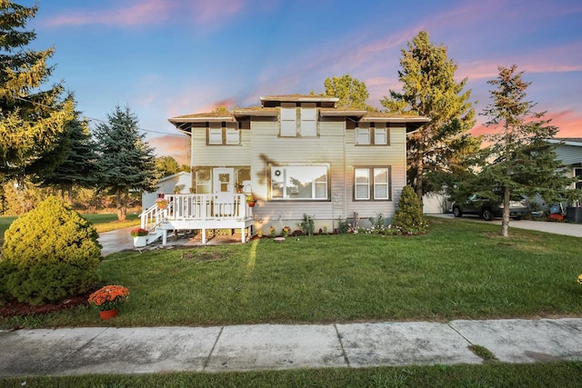 view of front of property with a lawn